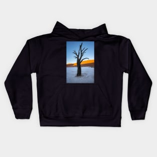 Dead tree. Kids Hoodie